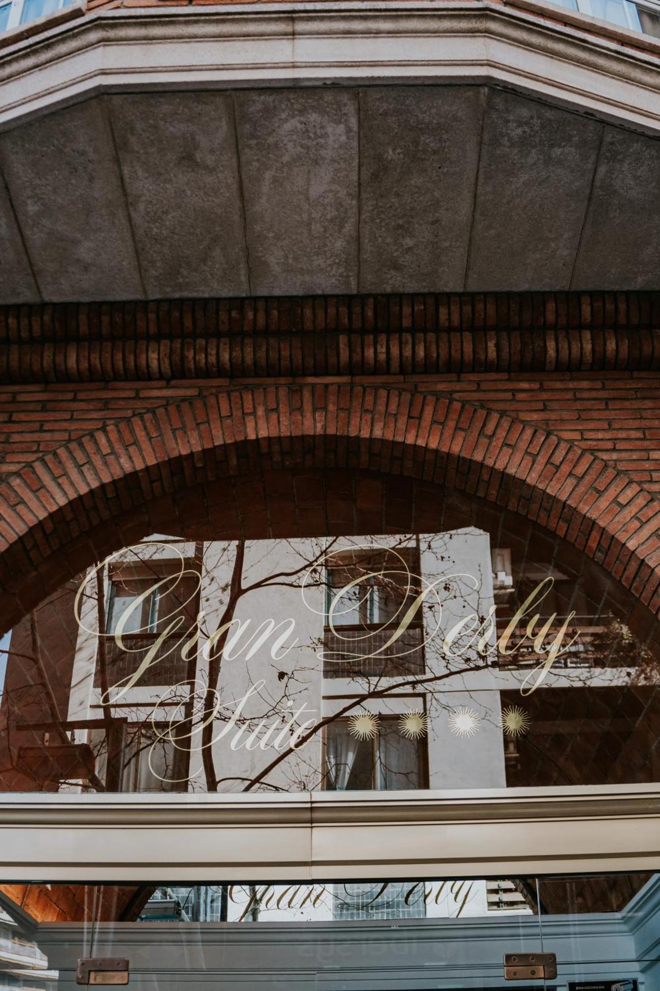 Hotel Gran Derby Suites, A Small Luxury Hotel Of The World Барселона Экстерьер фото
